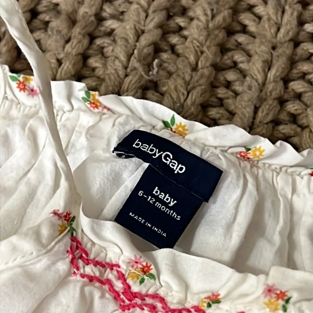 Baby gap girl dress size 6-12 months